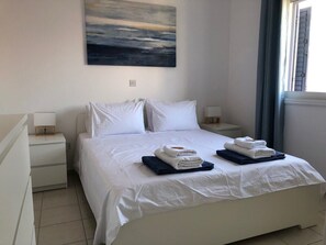 3 slaapkamers, een bureau, een strijkplank/strijkijzer, wifi