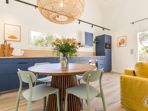 Dining - Seaside house in Portbail with private garden (Portbail)
