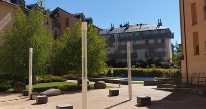 Spacious 3-Bed Apartment with Garage & Pool in Jaca, Sleeps 6