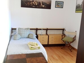 3 bedrooms, bed sheets