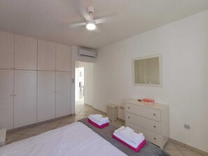 3 habitaciones, escritorio, tabla de planchar con plancha y wifi 