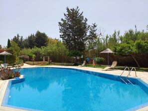 Pool - Paradise Gardens - superb, large 3 bed 2 bath apt (Paphos)