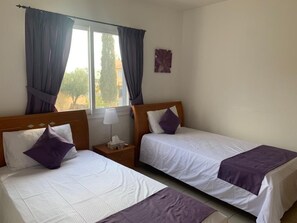 3 bedrooms, desk, iron/ironing board, WiFi - Regina Gardens - Spacious 3 bed, 2 bath maisonette (Paphos)