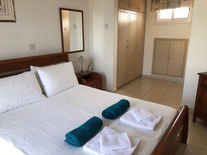 3 bedrooms, desk, iron/ironing board, WiFi - Regina Gardens - Spacious 3 bed, 2 bath maisonette (Paphos)