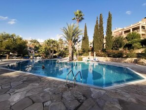 Pool - Regina Gardens - Modern 2 bed maisonette (Paphos)
