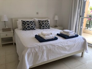 2 habitaciones, escritorio, tabla de planchar con plancha y wifi