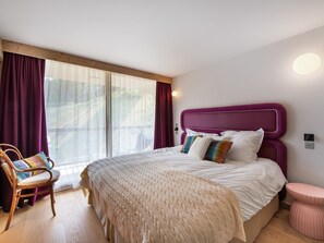 4 bedrooms, free WiFi, bed sheets - Spacious apartment with jacuzzi, Courchevel (Courchevel 1550)