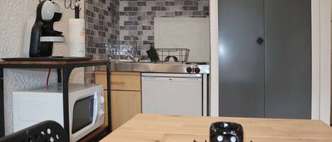 冷蔵庫、電子レンジ