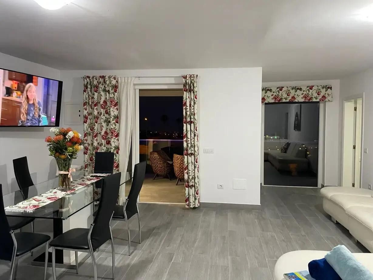 Deluxe Suite, 2 Bedrooms, Private Pool | Living area | Smart TV