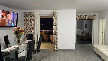 Deluxe Suite, 2 Bedrooms, Private Pool | Living area | Smart TV