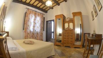 Double Room | In-room safe, free WiFi