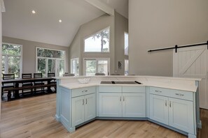 Interior - Double Master Suite Luxury 4 BR Sea Pines Home, Bikes & Beach Gear included (Hilton Head)