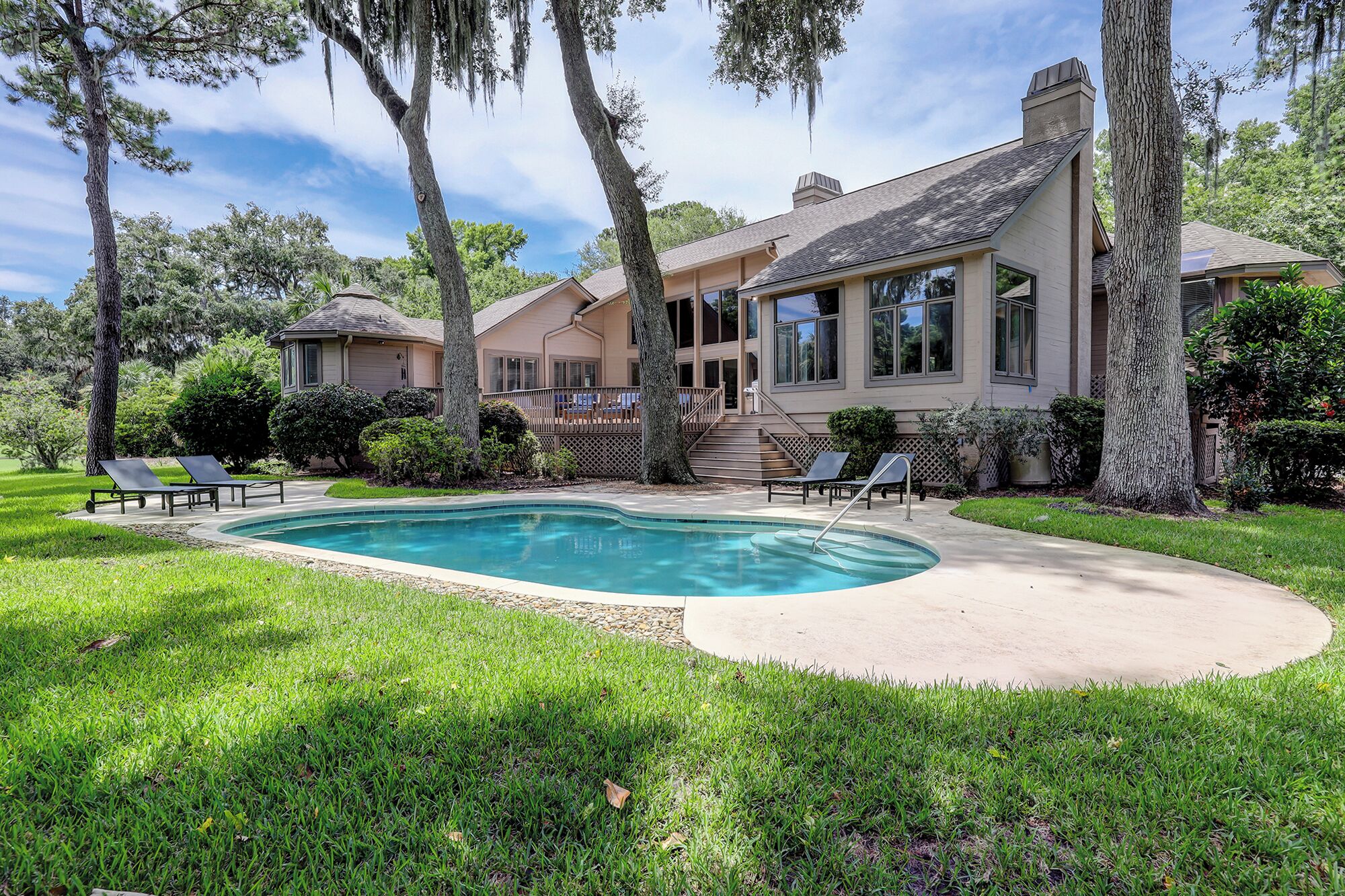 Double Master Suite Luxury 4 BR Sea Pines Home, Private Pool, Gorgeous Live Oaks
