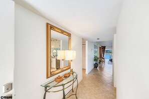 Interior - 2B/2B FABULOUS WATERFRONT NAPLES CONDO! ABBEY ON THE LAKE (Naples)