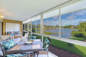 Dining - 2B/2B FABULOUS WATERFRONT NAPLES CONDO! ABBEY ON THE LAKE (Naples)