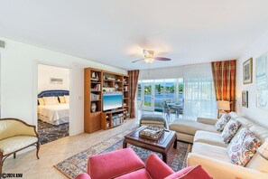 TV - 2B/2B FABULOUS WATERFRONT NAPLES CONDO! ABBEY ON THE LAKE (Naples)