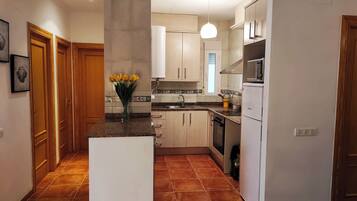 Micro-ondes, four, plaque de cuisson