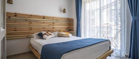 Habitación doble estándar | Escritorio, insonorización, wifi gratis y ropa de cama