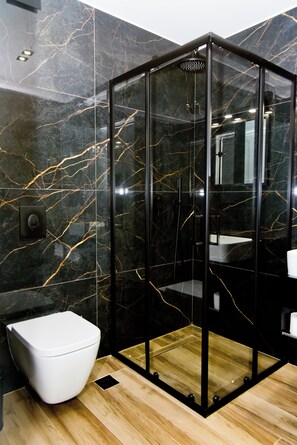 Shower, hair dryer, towels - Akron Suites Lefkada (Lefkada)