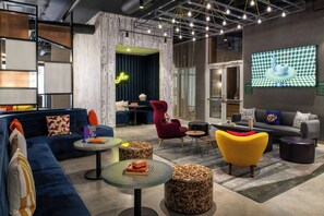 Lobby-lounge