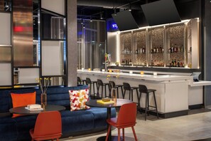 Lobby-lounge