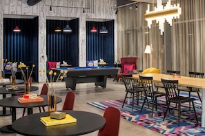 Lobby-lounge