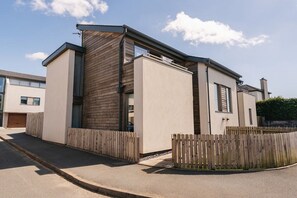 Exterior of Cool Waves, pet-friendly upside-down holiday home with games room and sea views in Rhosneigr, Anglesey