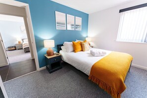 Second ground floor king bedroom, spacious accommodation at upside-down holiday home in Rhosneigr, Anglesey