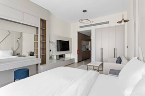 1 bedroom, desk, iron/ironing board, travel cot - New Studio in Arjan with pool game room and cinema (Arjan)