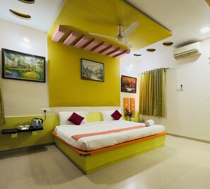 Deluxe Double Room | Premium bedding, free WiFi, bed sheets - Nilkanth Resort - Best Resort in Anand (Anand)