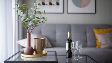 City Apartment | Living area