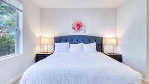 2 bedrooms, desk, iron/ironing board, WiFi - Luxury Modern Apt with Patio (Lexington, MA)