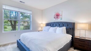 2 bedrooms, desk, iron/ironing board, WiFi