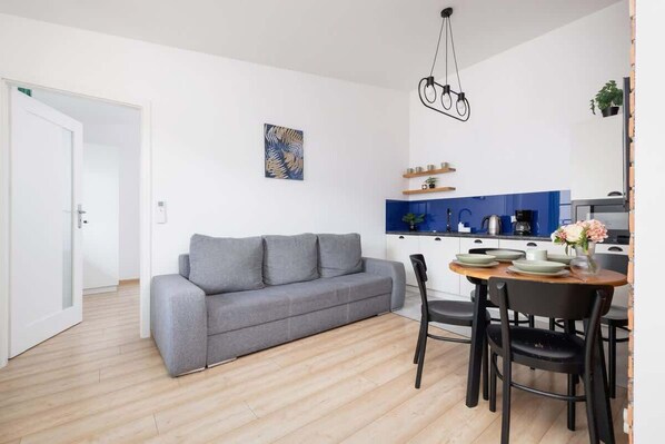 TV, offices - Dietla 109 | Cracow | Trendy Apartment Near the Main Market Square (Kraków)