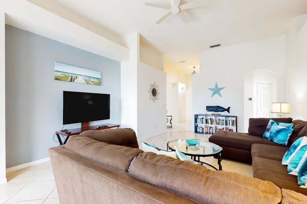 ⭐⭐Modern 4 Bed 3 Bath Villa | Private Pool | Games Room | Minutes to Disney⭐⭐
