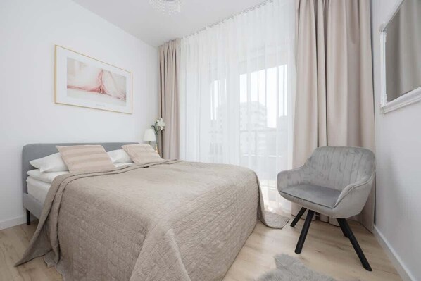 1 bedroom, iron/ironing board, travel crib, WiFi