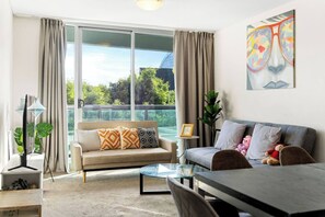 TV - Sydney CBD 3BR Apt - 150m to Darling Harbour / ICC (Sydney)