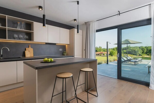 3 bedrooms - Photinia in Labin With 3 Bedrooms and 1 Bathrooms (Labin)