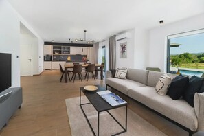 3 bedrooms - Photinia in Labin With 3 Bedrooms and 1 Bathrooms (Labin)