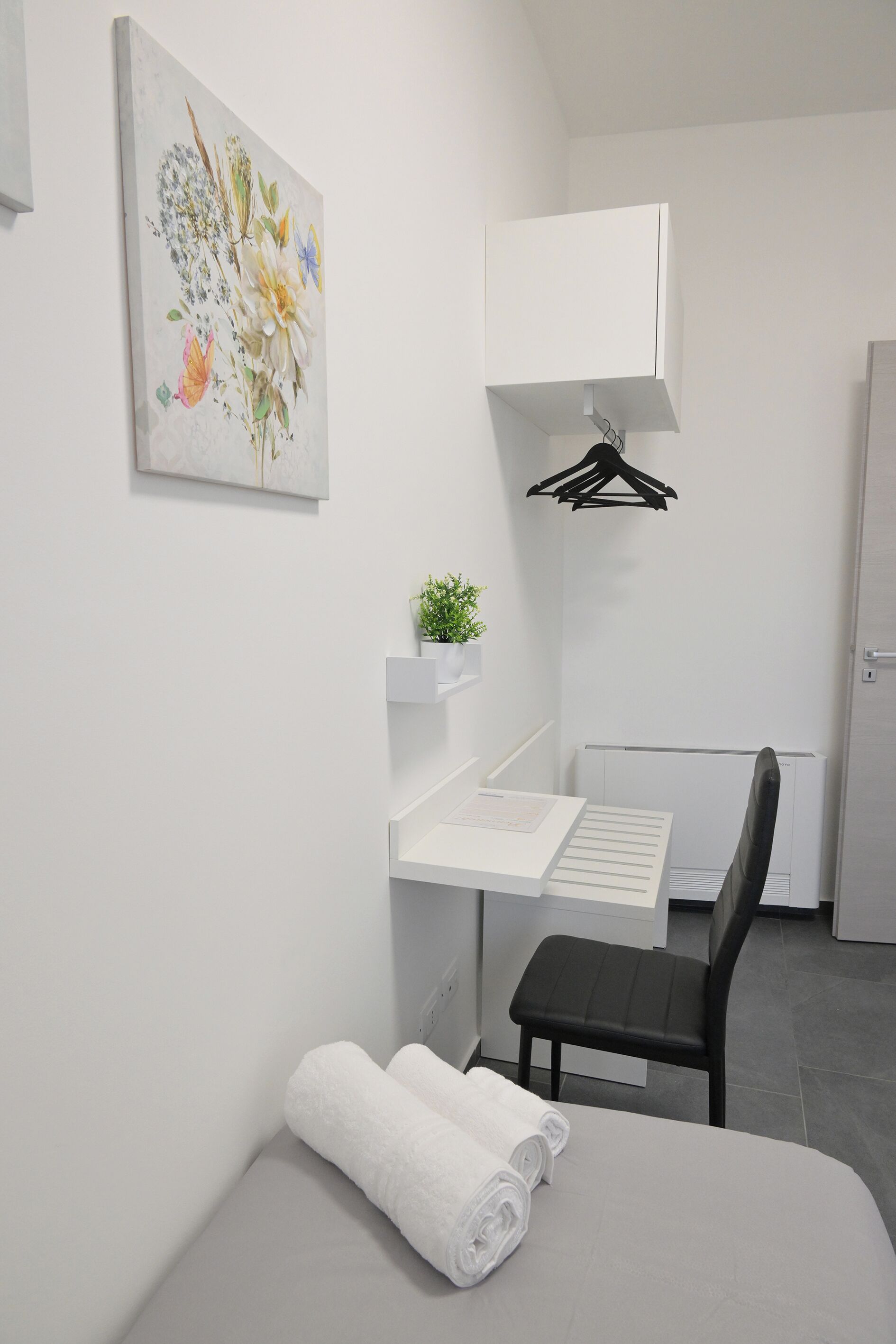 Quadrupla Comfort, vista cortile | Materassi in memory foam, minibar con snack e bevande gratuite