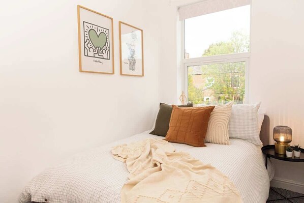 2 bedrooms, iron/ironing board, free WiFi, bed sheets