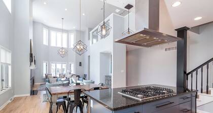 Eclectic, Stylish, and Cozy Milwaukee Unit!