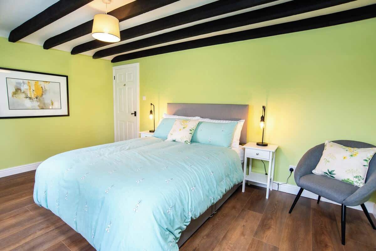 1 bedroom, iron/ironing board, WiFi (free), bed sheets