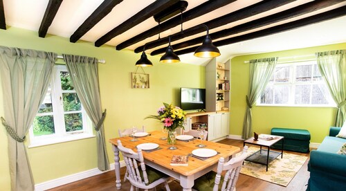 Beautiful Countryside Cottage | Peaceful Setting