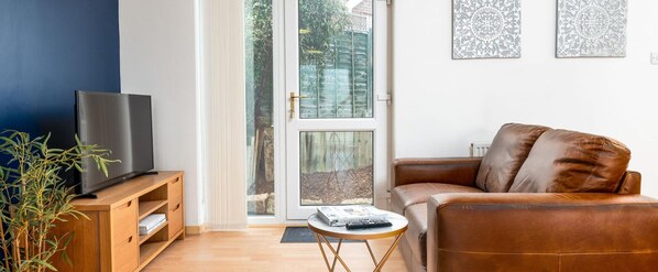 TV - Cosy and Homely Annexe | Free Parking and Wi-Fi (Nottingham)