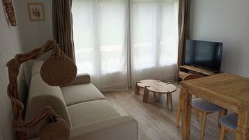 Smart-tv, videospelletjes, tafelvoetbal en een tafeltennistafel