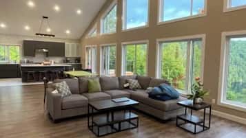 Smart TV, chimenea, tenis de mesa y libros