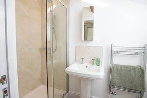 Hair dryer, towels - Beautiful Home with Stunning Countryside Views! (Lincoln)
