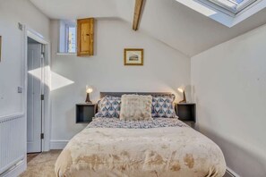 2 bedrooms, iron/ironing board, free WiFi, bed sheets - Beautiful Home with Stunning Countryside Views! (Lincoln)