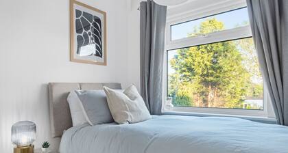 Spacious and Bright Home | Perfect for Contractors